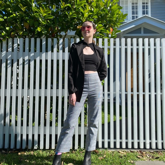 Meet your Posher, Iona - Picture 1 of 1